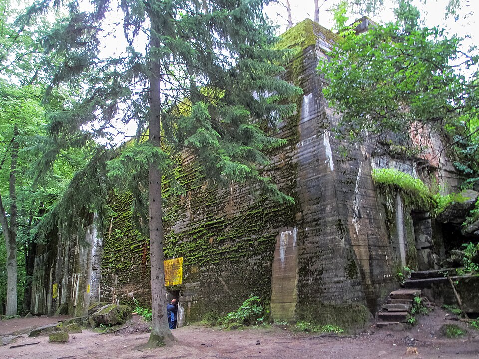 Wilczy Szaniec – ruiny bunkrów